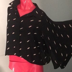 Lipstick print flowy dress with big open sleeves